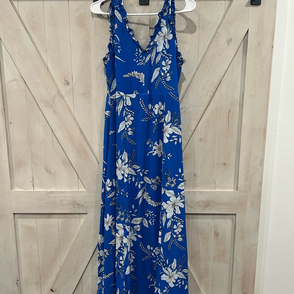 Blue maxi boutique wrap dress size small. Worn once. Great condition!